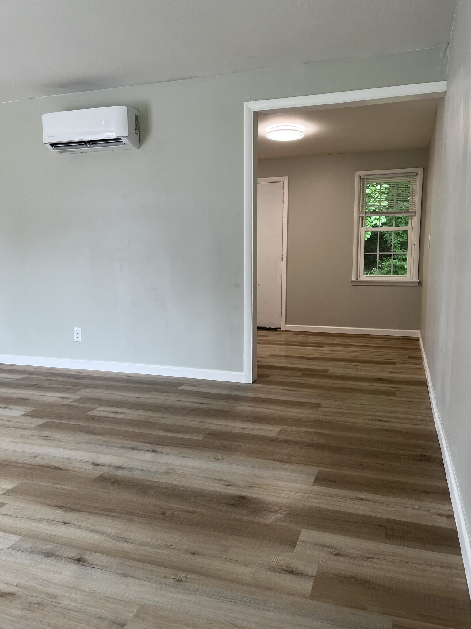 Living room doorway to dining nook - 5943 Raytown Rd