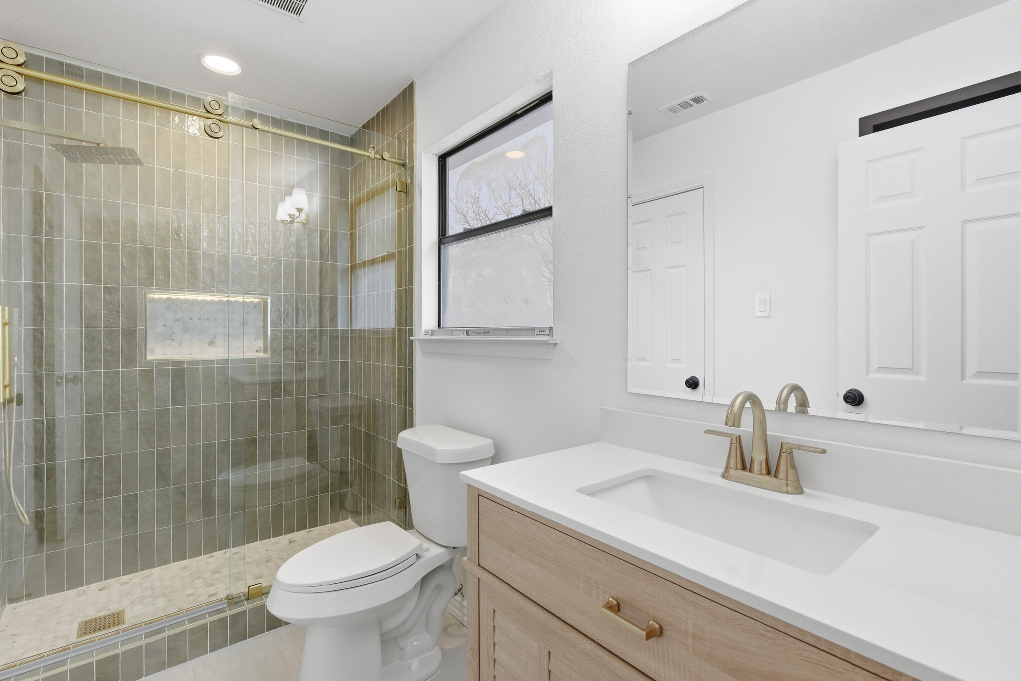 Building Photo - Room in Duplex on Gwendolyn Ln