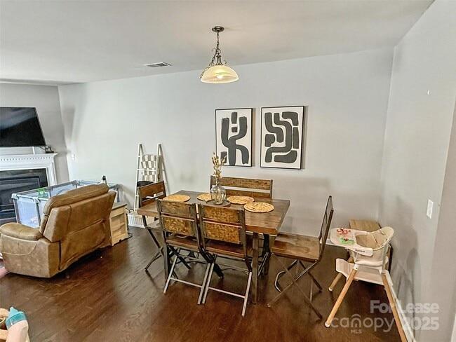 Building Photo - 2752 Sawbridge Ln