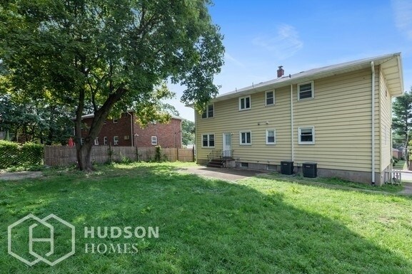 Building Photo - NOW AVAILABLE!  - 85 ROCK RD Unit 2, Hawth...