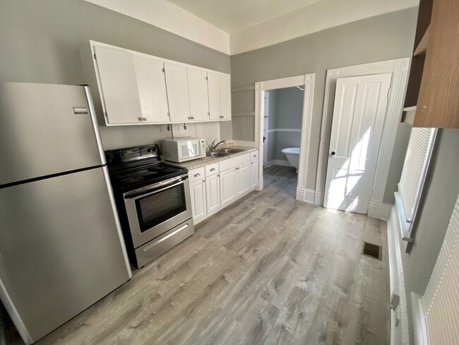 Primary Photo - 2/1 Available now in the Downtown area!