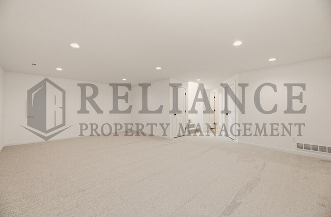 Building Photo - 5247 N Pinecrest Ct