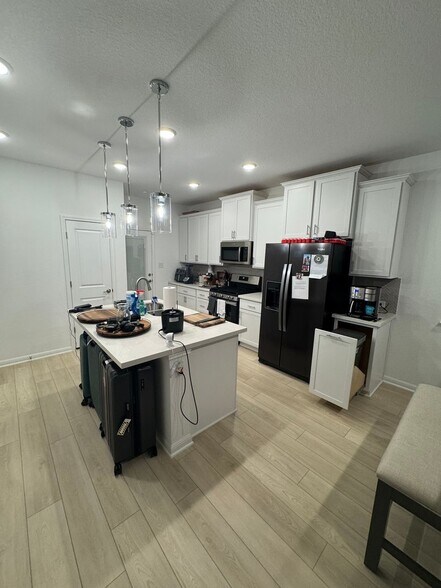 Building Photo - 212 Flowers Ave