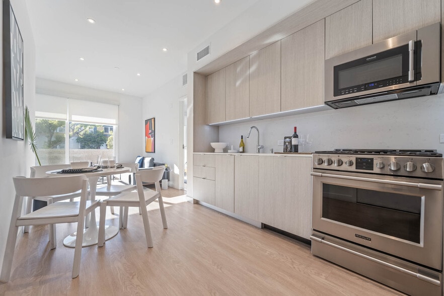 Building Photo - 5851 W 88th St