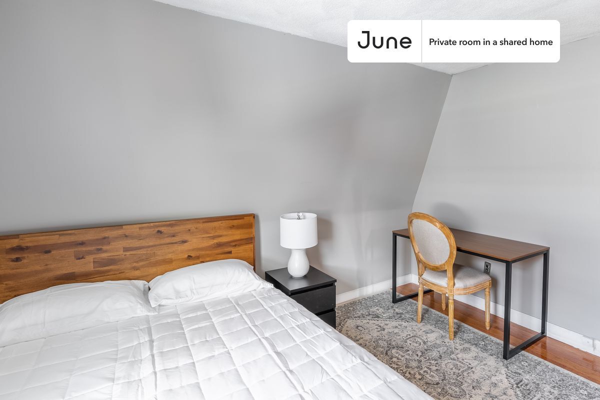 Building Photo - Room in Shared 6 bed/1.5 bath home in Somerville