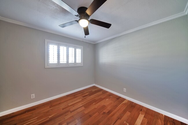 Building Photo - 6 Bed house with Pool near ASU