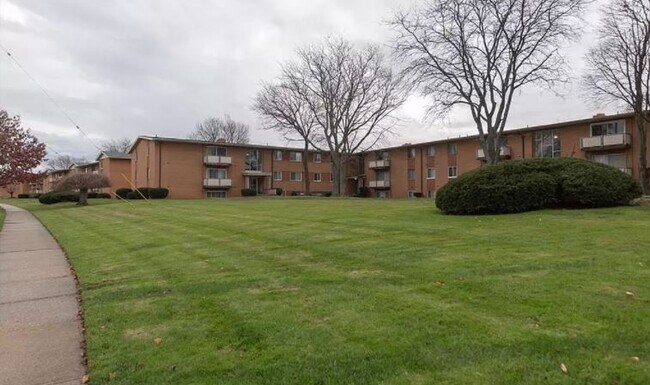 Building Photo - 22081 River Oaks Dr