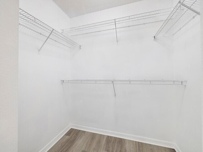 Building Photo - 981 SW McElroy Ave