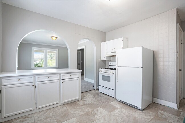 Building Photo - 459 Dickinson St SE