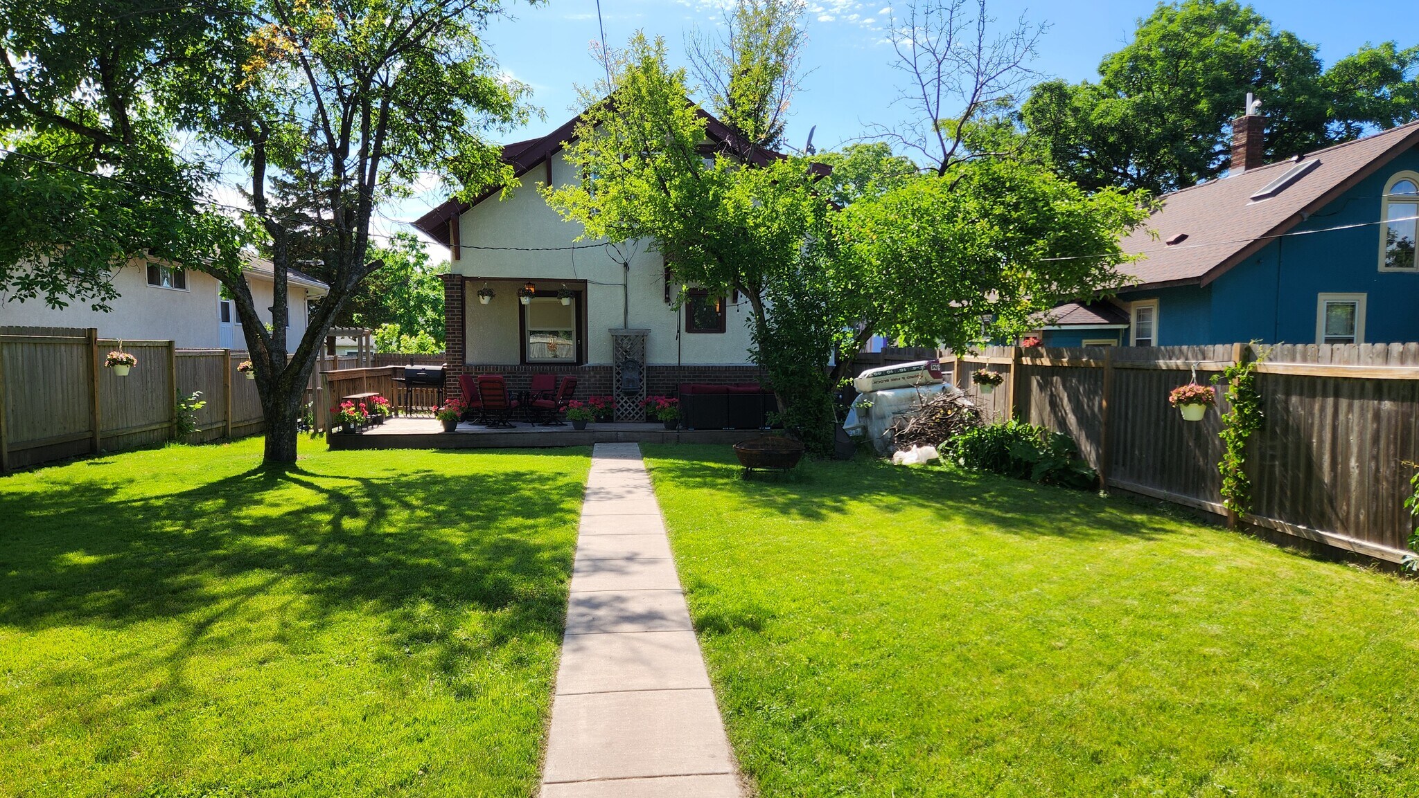 Large backyard with privacy fence - 3230 Lyndale Ave N