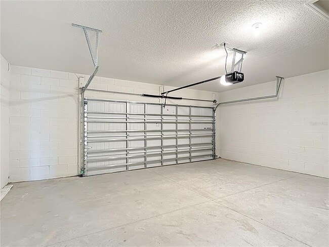 Building Photo - 2233 Southbury Dr