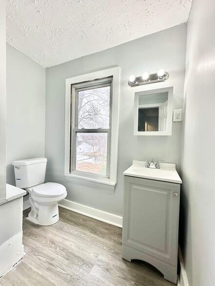 Building Photo - 275 S Broad St