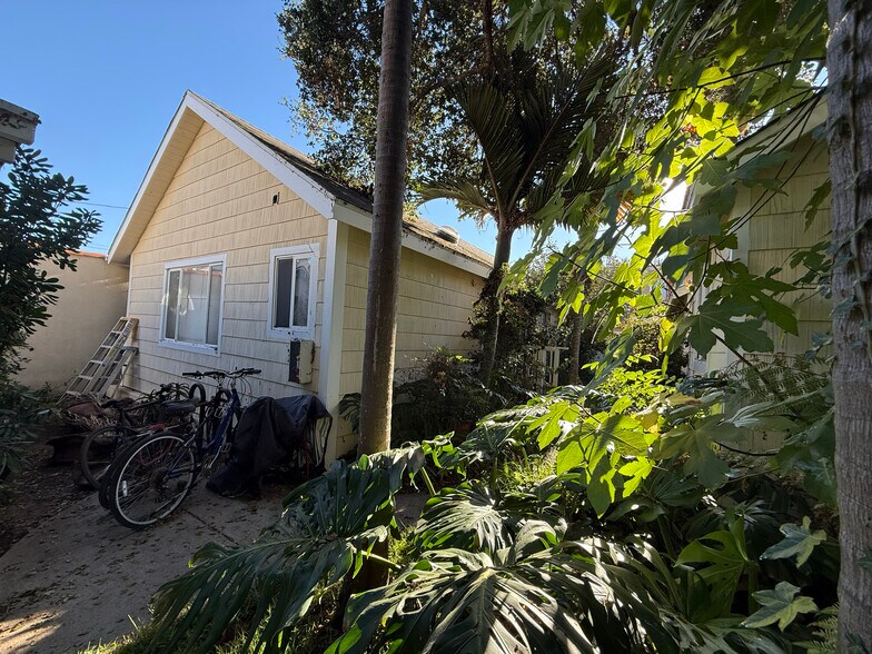 Primary Photo - 319 W Anapamu St