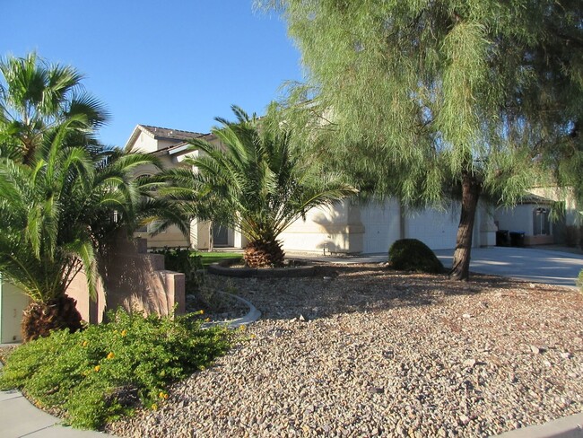 Building Photo - 4 BEDROOM POOL HOME IN GREEN VALLEY RANCH