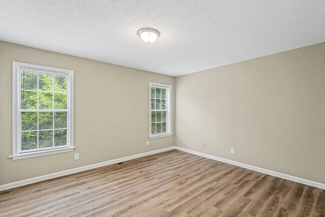 Building Photo - Welcome to this charming 4 bedroom, 2 bathroom home located in Greensboro, NC.