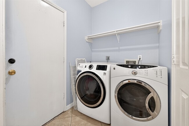 Building Photo - 20135 Golden Mesa Dr