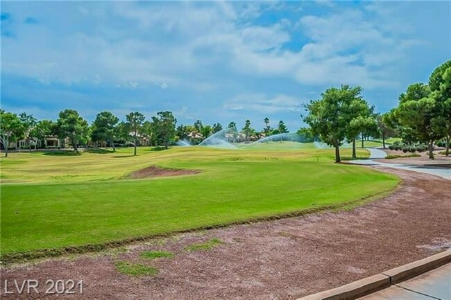 Building Photo - Very Cute 2-Bedroom/2-Bathroom + Den, Single Story Home in Sun City Summerlin! 55+