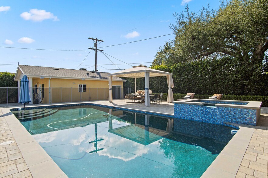 Building Photo - 6835 Aldea Ave