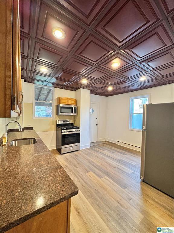 Building Photo - 213 W Chew St