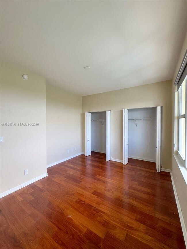 Building Photo - 5600 Collins Ave