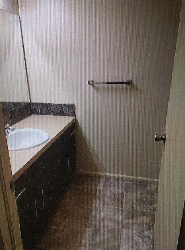 Building Photo - 2 BED WESTMOOR CONDO