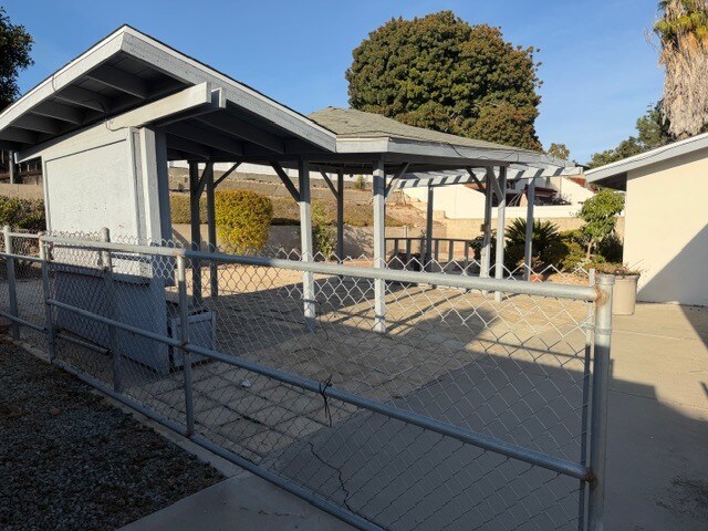 Building Photo - 6322 Clyde Ave