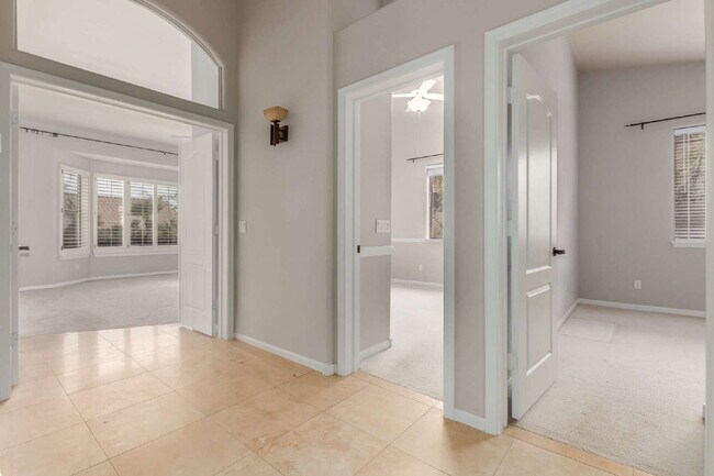 Building Photo - "Discover Your Dream Oasis: Spacious 4-Bedroom Retreat in Scottsdale's Paradise Drive!"