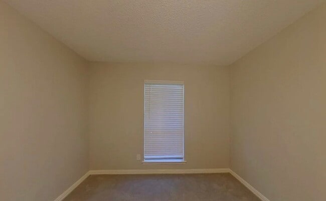 Building Photo - AVAILABLE NOW