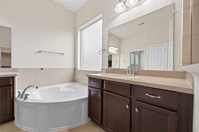 Building Photo - 613 West Fork