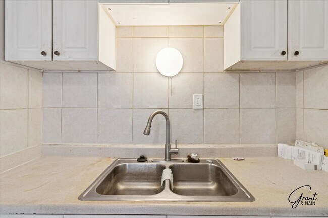 Building Photo - 10067 Grayton St