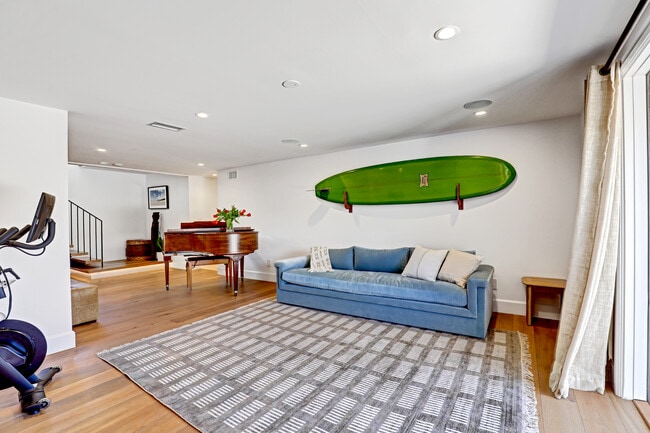 Building Photo - 4 S Vista De La Luna