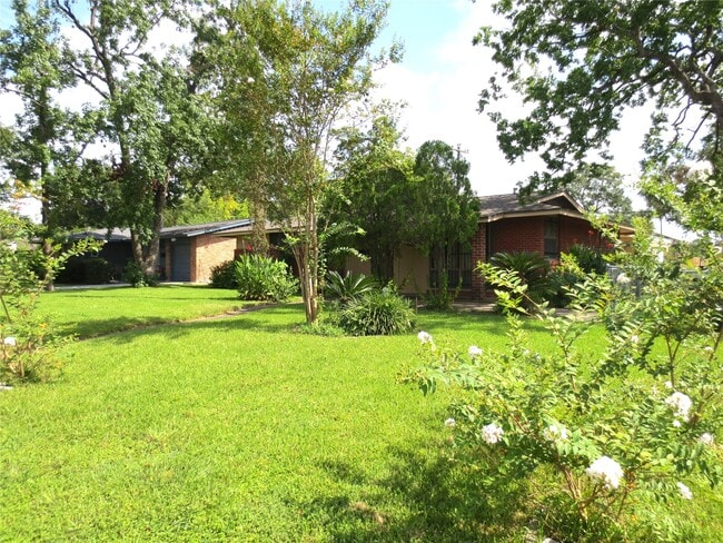 Building Photo - 6633 Mobud Dr