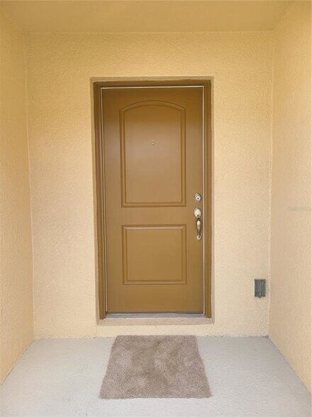 Building Photo - Beautiful 2-Bedroom Townhouse in Tampa | Brand New Paint & Vinyl Floors!