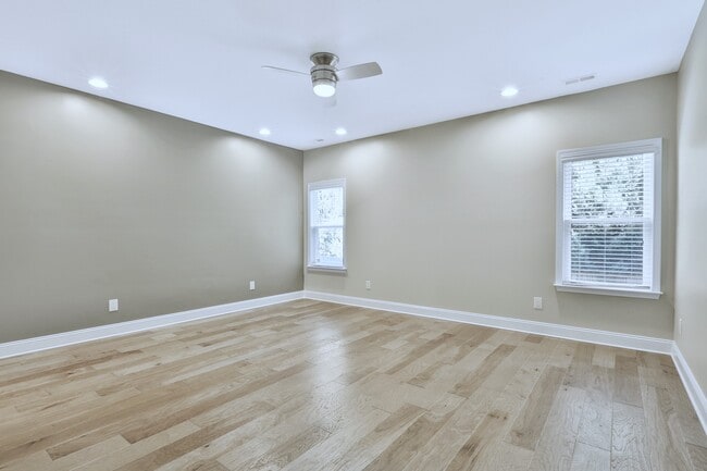 Master Main - 300 Vendella Cir