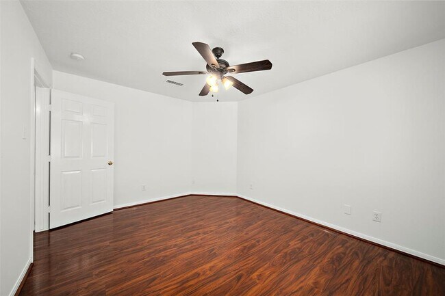 Building Photo - 83 Hidden Meadow Dr