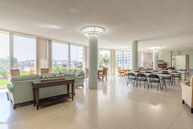 Building Photo - 1224 S Peninsula Dr