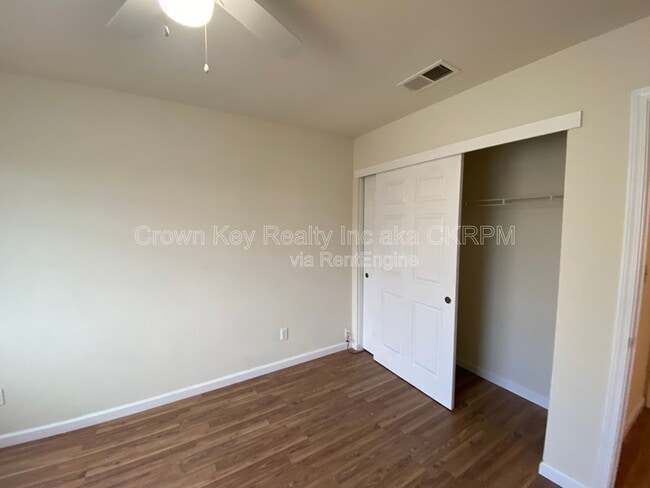 Building Photo - 960 Vallerand Rd