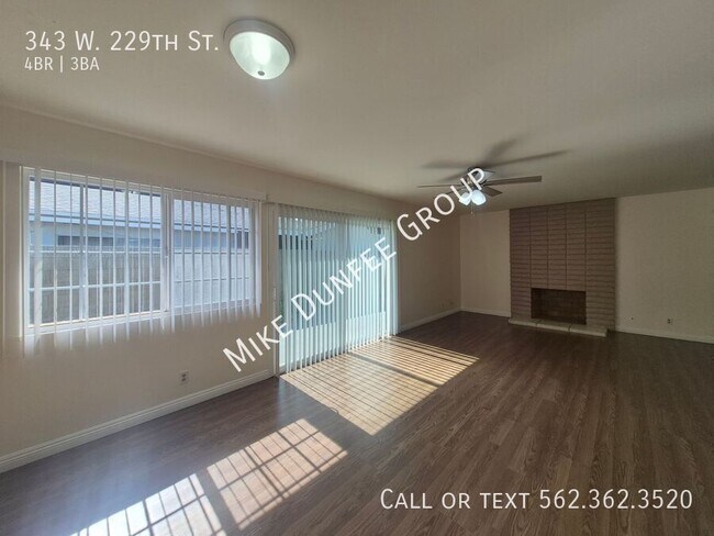 Building Photo - 343 W 229th St