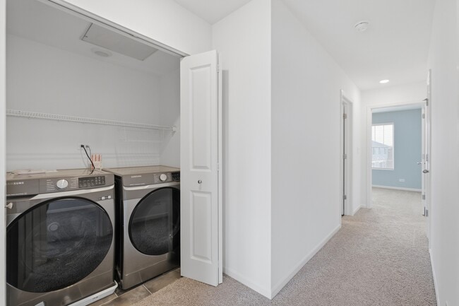 Building Photo - 217 Goldenrod Dr