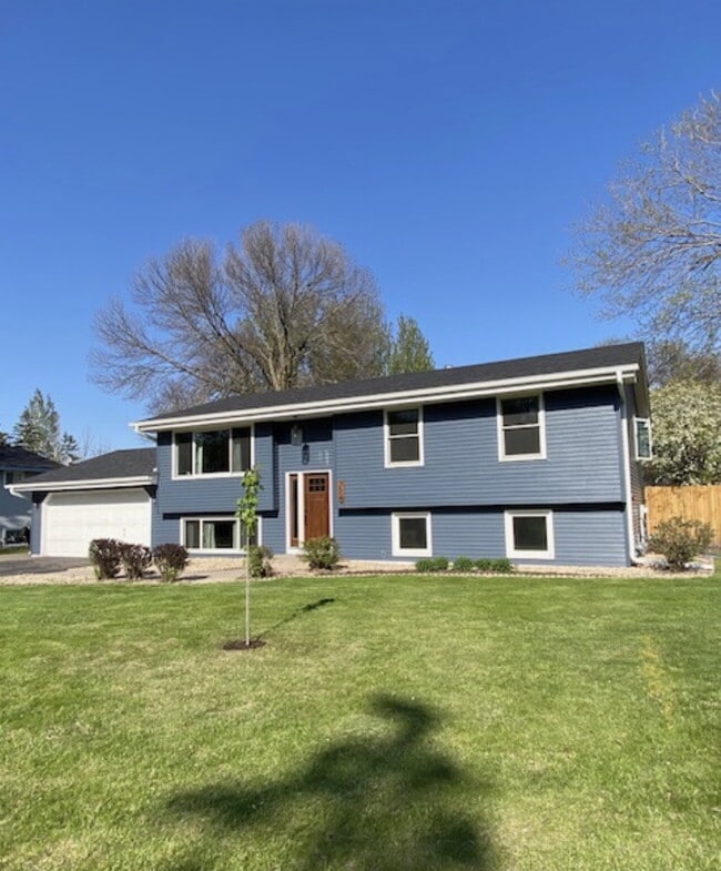 Building Photo - 3600 Trenton Ln N