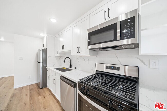 Building Photo - 1027 N Gardner St