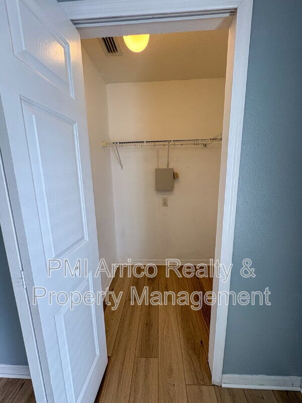 Building Photo - 2201 Fluorshire Dr