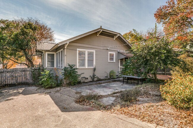 Building Photo - CHARMING 3-BEDROOM HOME IN MONTE VISTA