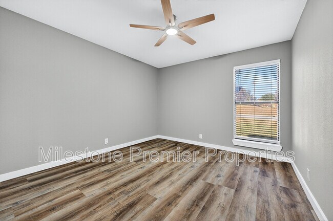 Building Photo - 3014 Jennifer Ave