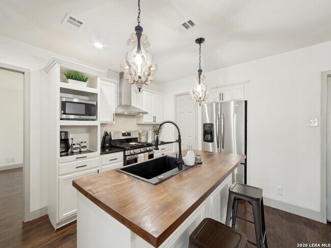 Building Photo - 9526 Mider Dr