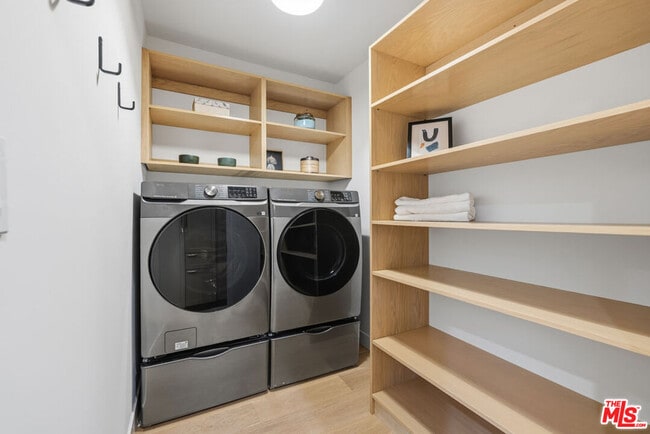 Building Photo - 4525 Greenbush Ave