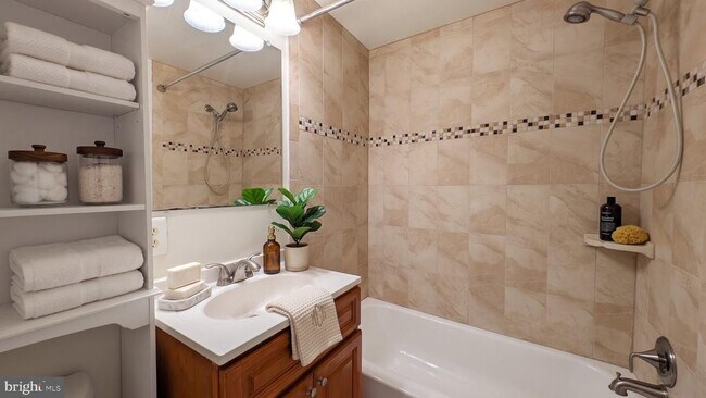 Building Photo - 12140 Bentridge Pl