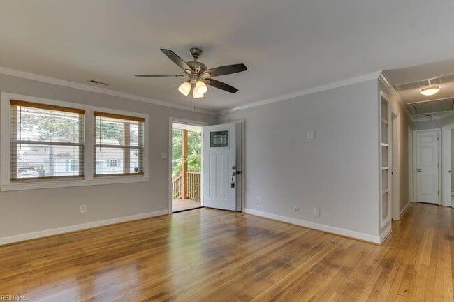 Building Photo - 1405 Baychester Ave