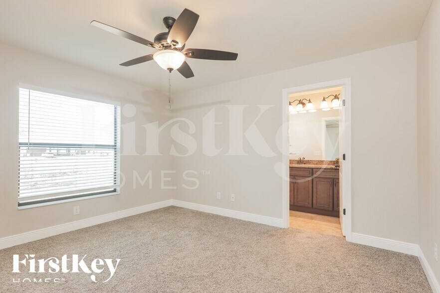 Building Photo - 1806 NE 2nd Ave