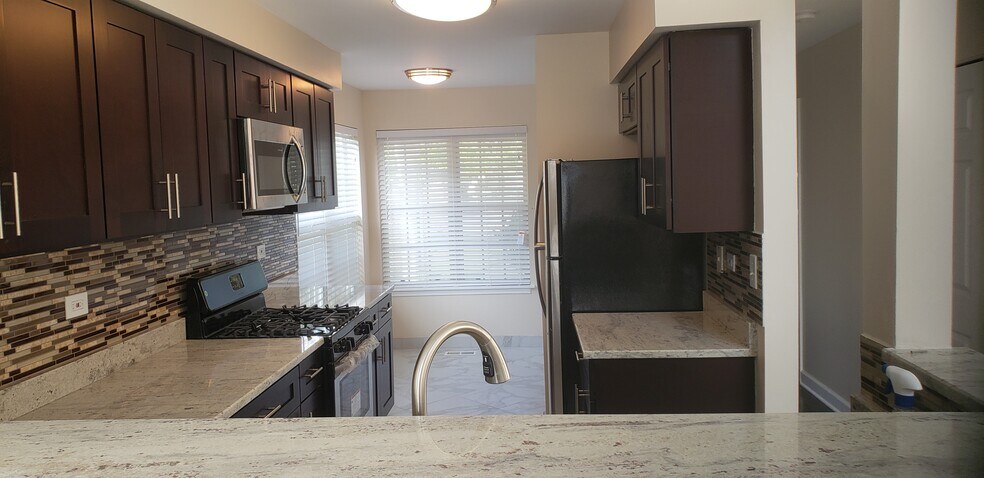 Building Photo - 9030 W Heathwood Cir